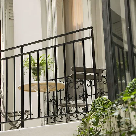 & De Latour Maubourg Париж