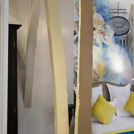 & De Latour Maubourg